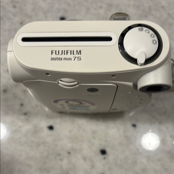 Fujifilm Instax Mini 7s Instant Camera - Picture 5 of 8